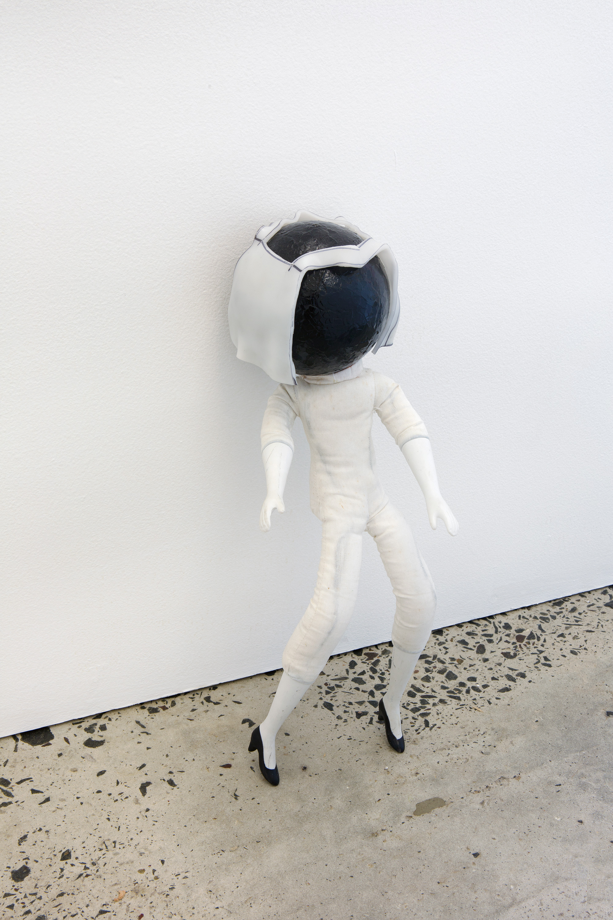 Lewis Fidock,“Esmerelda”, 2014, porcelein, enamel, thermo plastic, foam, glass, wire, cotton and linen, courtesy Egan-Westland Collection