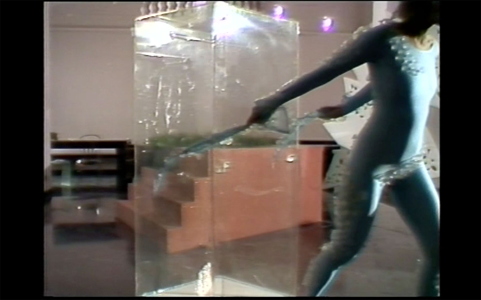 Cinzia-Ruggeri, "Per un Vestire organico", 1983, documentation of performance, milano, 1983, courtesy of the artist.