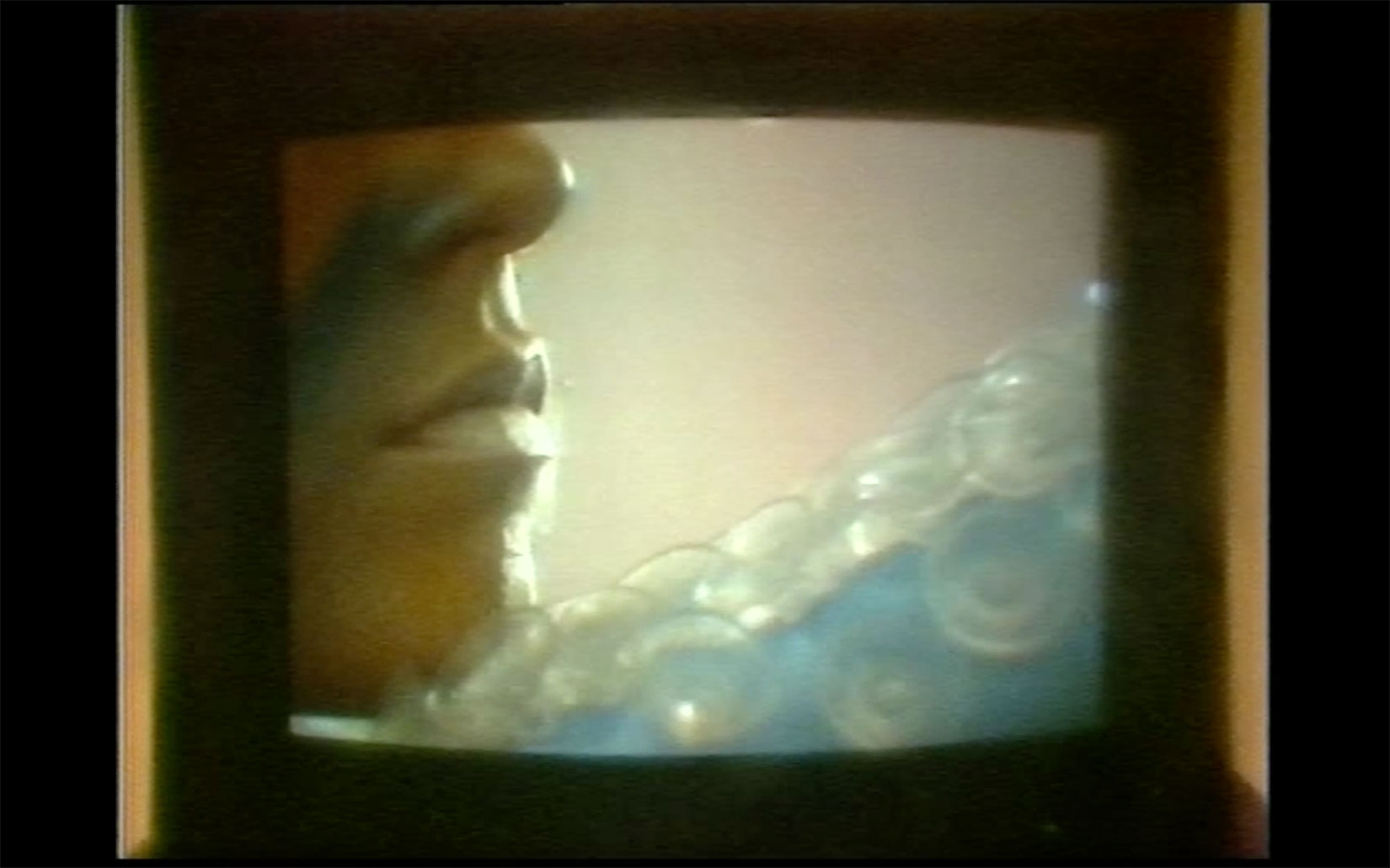 Cinzia-Ruggeri, "Per un Vestire organico", 1983, documentation of performance, milano, 1983, courtesy of the artist.