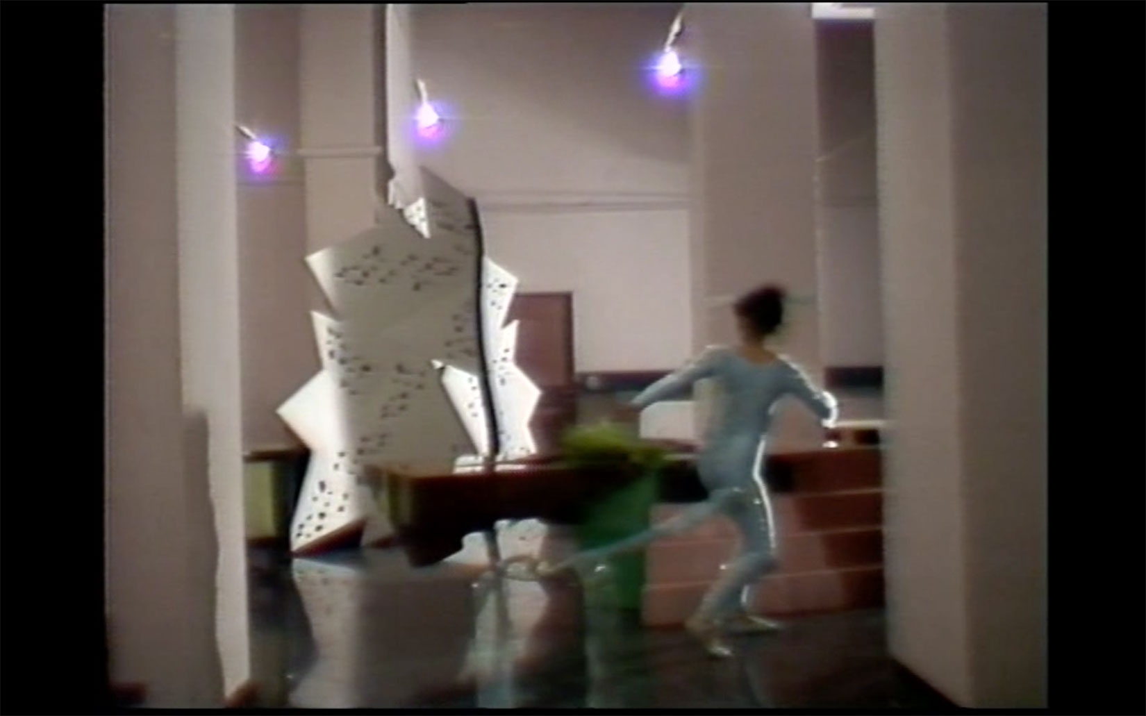 Cinzia-Ruggeri, "Per un Vestire organico", 1983, documentation of performance, milano, 1983, courtesy of the artist.