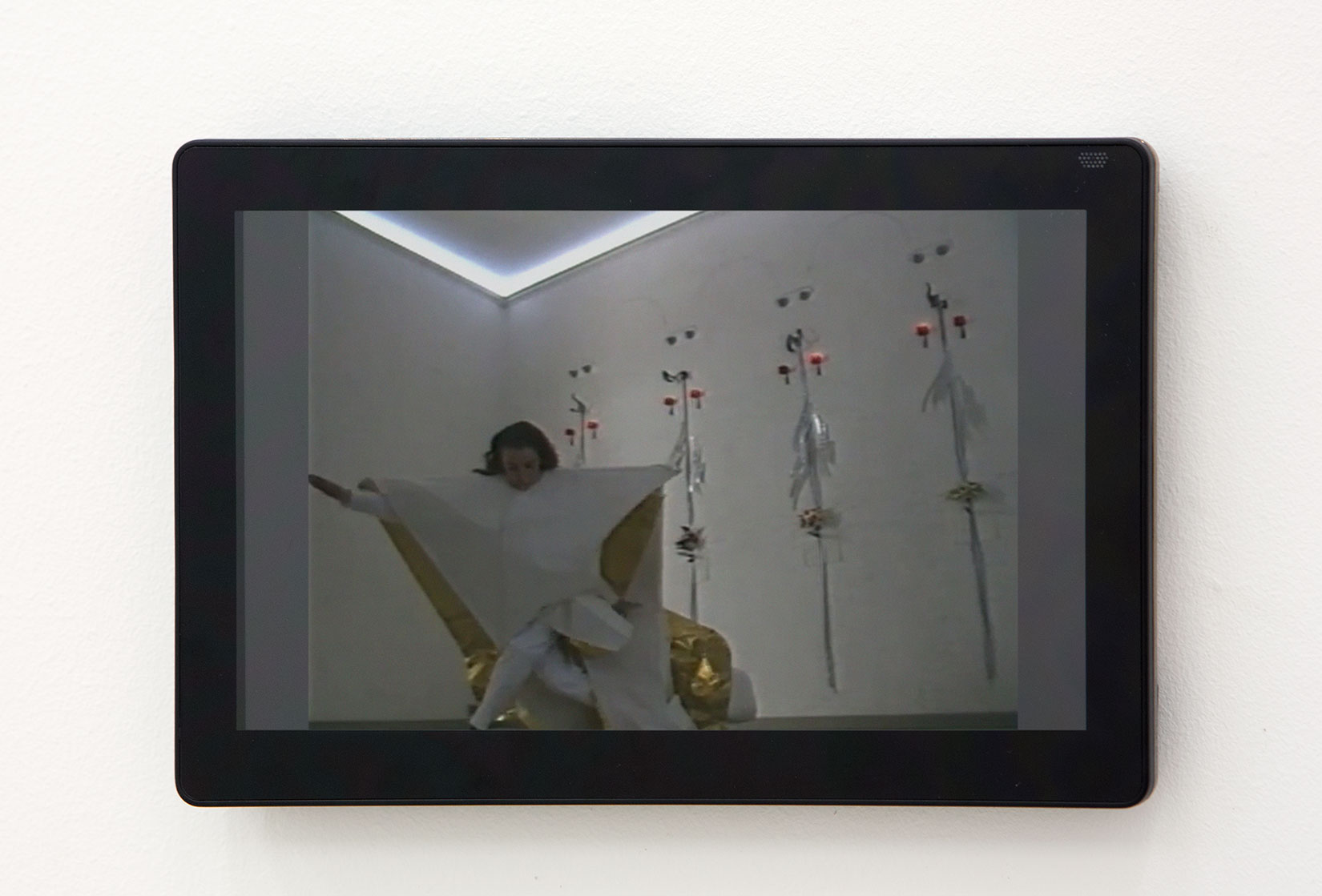 Alessandro Mendini and Anna Gili, “Nulla”, 1984, video documentation of performance, Firenze 1984